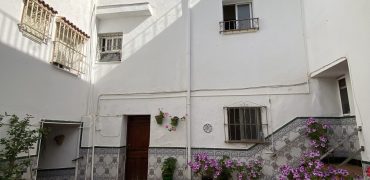 CASA EN PATIO DE VECINOS EN MARCHENA
