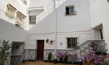 CASA EN PATIO DE VECINOS EN MARCHENA