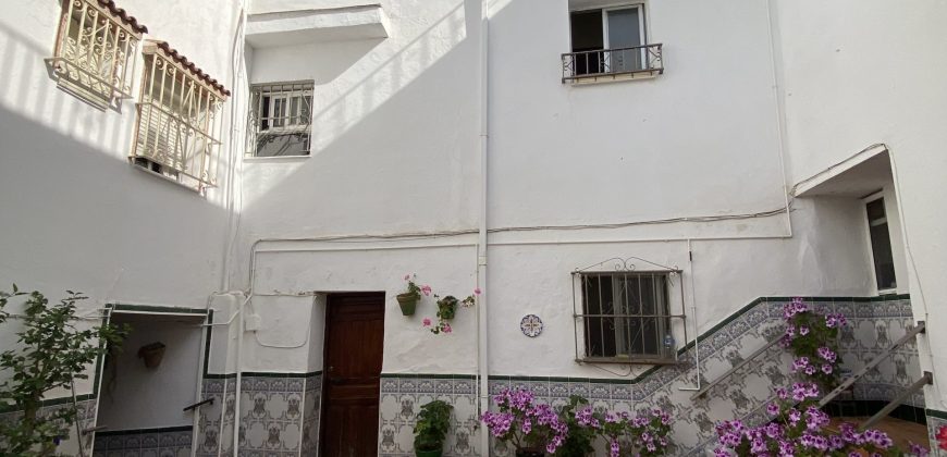 CASA EN PATIO DE VECINOS EN MARCHENA
