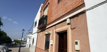 CASA DE DOS PLANTAS EN FUENTES DE ANDALUCÍA