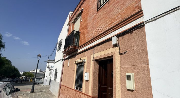 CASA DE DOS PLANTAS EN FUENTES DE ANDALUCÍA