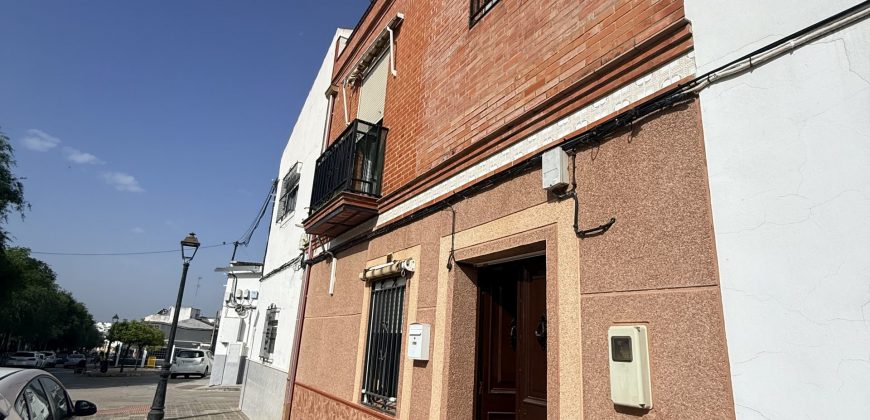 CASA DE DOS PLANTAS EN FUENTES DE ANDALUCÍA