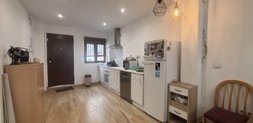 SE VENDE ESPECTACULAR CHALET ADOSADO EN PLENO CORAZÓN DE CAMAS