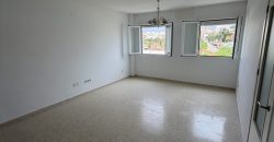 PISO DE TRES HABITACIONES