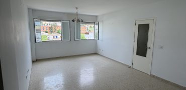 PISO DE TRES HABITACIONES
