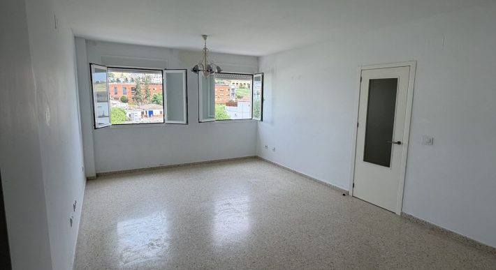 PISO DE TRES HABITACIONES