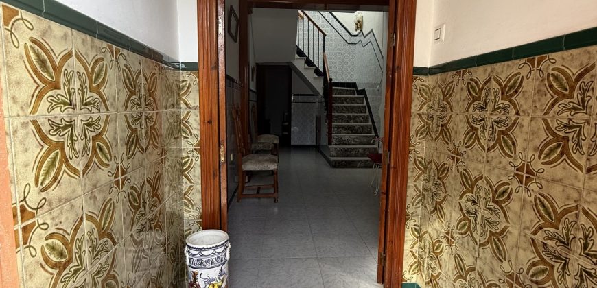 CASA DE DOS PLANTAS EN FUENTES DE ANDALUCÍA