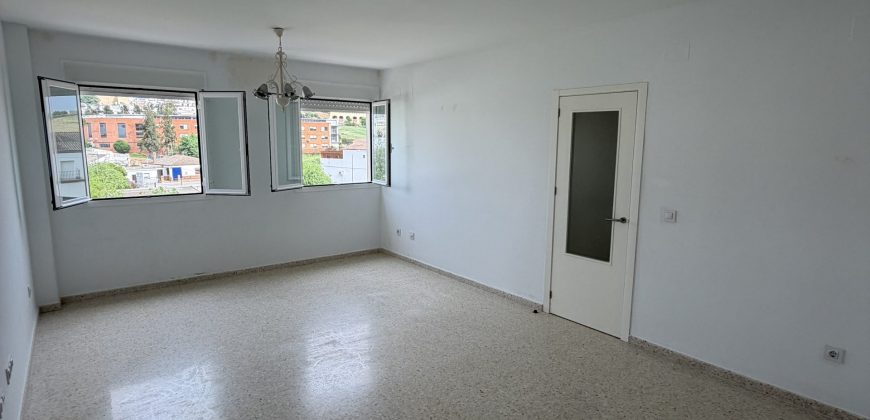 PISO DE TRES HABITACIONES