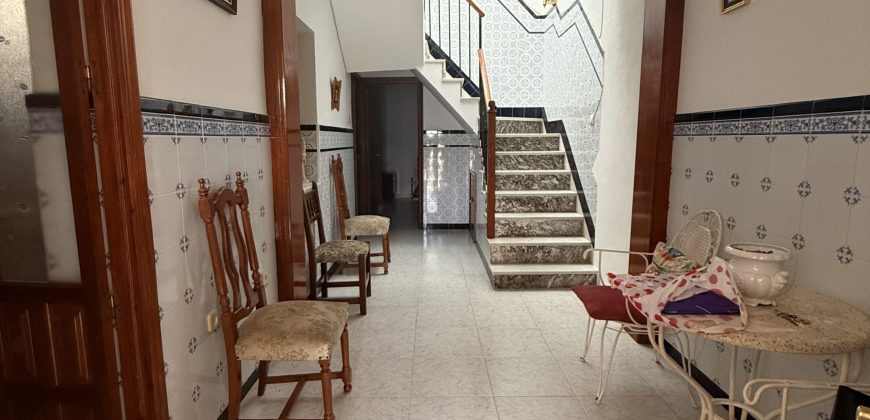 CASA DE DOS PLANTAS EN FUENTES DE ANDALUCÍA