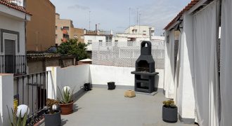 SE VENDE ESPECTACULAR CASA EN PLENO CORAZÓN DE CAMAS