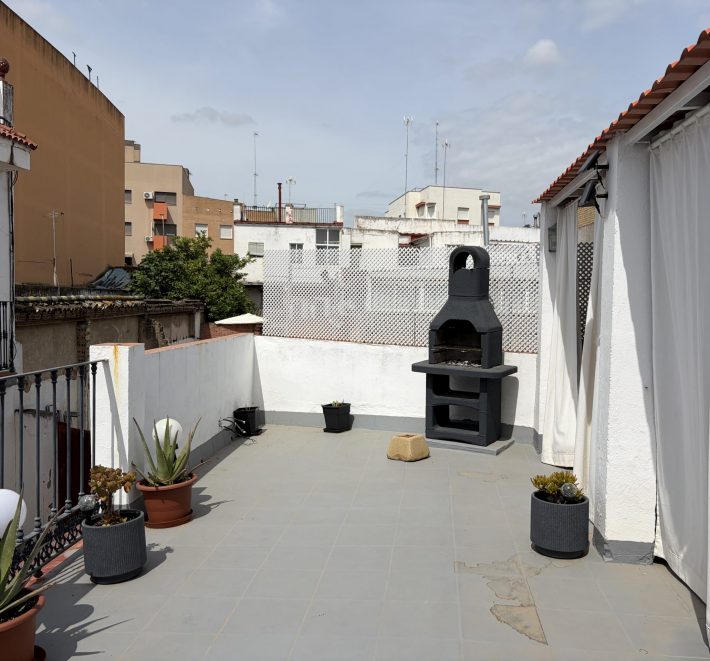 SE VENDE ESPECTACULAR CASA EN PLENO CORAZÓN DE CAMAS