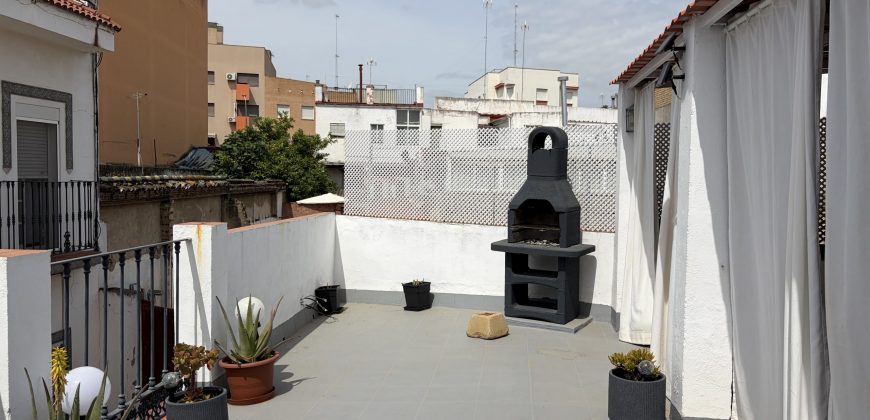 SE VENDE ESPECTACULAR CASA EN PLENO CORAZÓN DE CAMAS