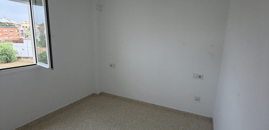 PISO DE TRES HABITACIONES