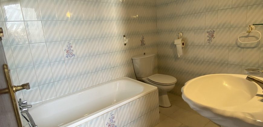 CASA EN PATIO DE VECINOS EN MARCHENA