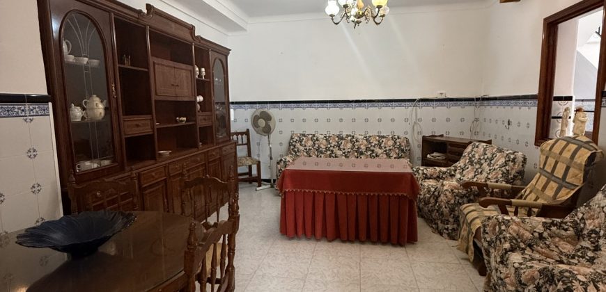 CASA DE DOS PLANTAS EN FUENTES DE ANDALUCÍA