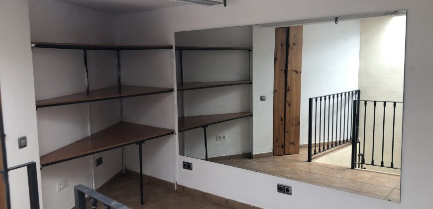 SE VENDE ESPECTACULAR CASA EN PLENO CORAZÓN DE CAMAS