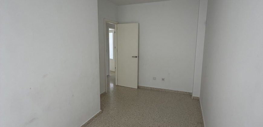 PISO DE TRES HABITACIONES
