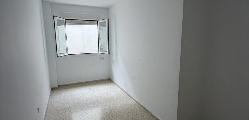 PISO DE TRES HABITACIONES