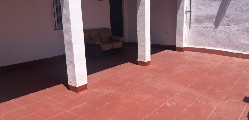 SE VENDE ESPECTACULAR CASA EN PLENO CORAZÓN DE CAMAS