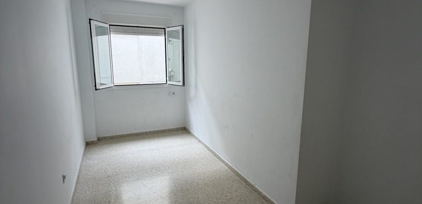 PISO DE TRES HABITACIONES