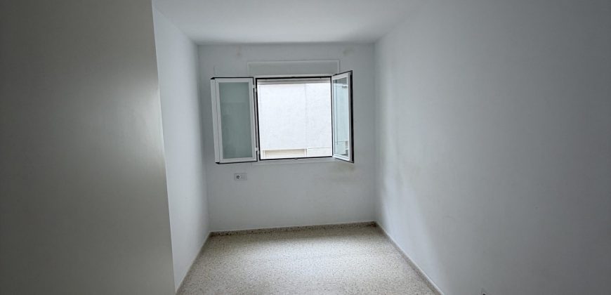 PISO DE TRES HABITACIONES