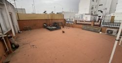 SE VENDE ESPECTACULAR CHALET ADOSADO EN PLENO CORAZÓN DE CAMAS
