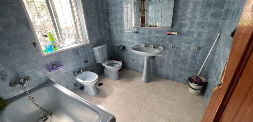 SE VENDE ESPECTACULAR CHALET ADOSADO EN PLENO CORAZÓN DE CAMAS