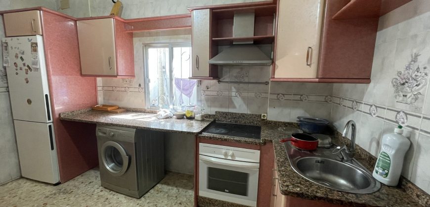 SE VENDE ESPECTACULAR CHALET ADOSADO EN PLENO CORAZÓN DE CAMAS