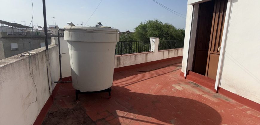 CASA DE DOS PLANTAS EN FUENTES DE ANDALUCÍA