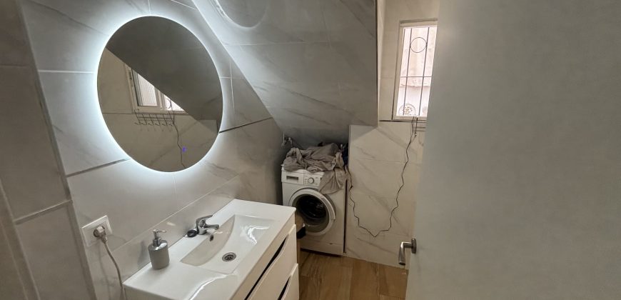 SE VENDE ESPECTACULAR CHALET ADOSADO EN PLENO CORAZÓN DE CAMAS