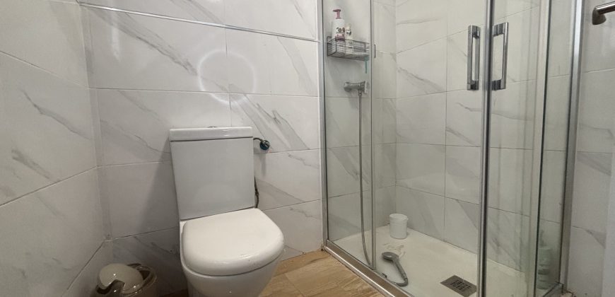 SE VENDE ESPECTACULAR CHALET ADOSADO EN PLENO CORAZÓN DE CAMAS