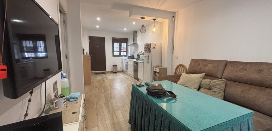 SE VENDE ESPECTACULAR CHALET ADOSADO EN PLENO CORAZÓN DE CAMAS