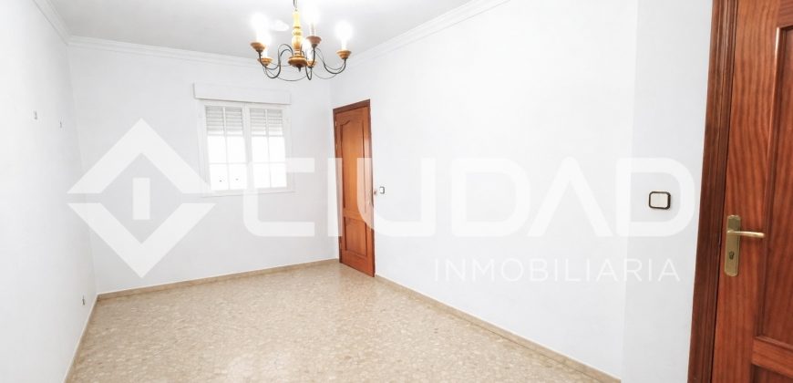 Piso independiente en esquina – Zona Av. Miguel Hernández, Las Cabezas de San Juan (Sevilla)