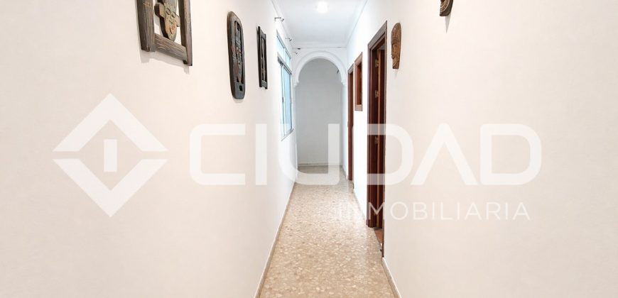 Piso independiente en esquina – Zona Av. Miguel Hernández, Las Cabezas de San Juan (Sevilla)