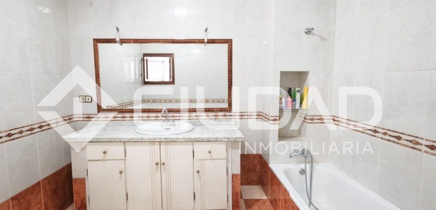 Piso independiente en esquina – Zona Av. Miguel Hernández, Las Cabezas de San Juan (Sevilla)