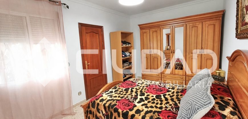 Piso independiente en esquina – Zona Av. Miguel Hernández, Las Cabezas de San Juan (Sevilla)