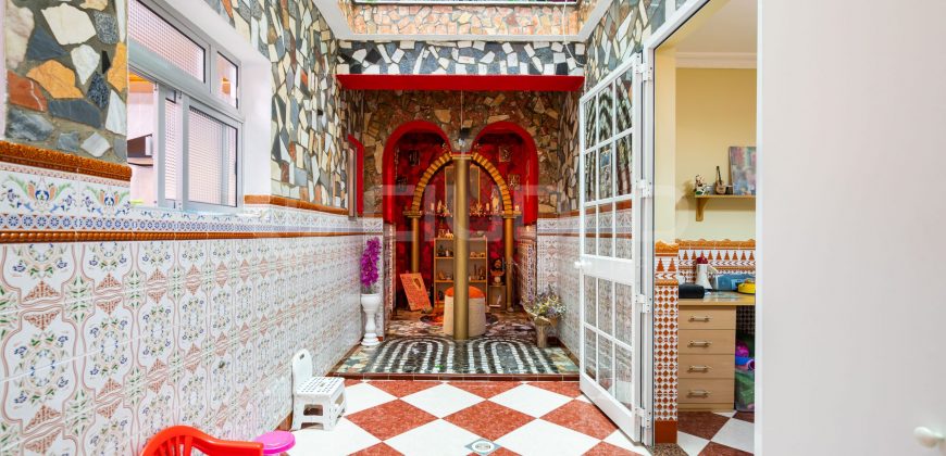 Se vende amplia vivienda de 234 m² situada en una excelente zona, ideal para familias.