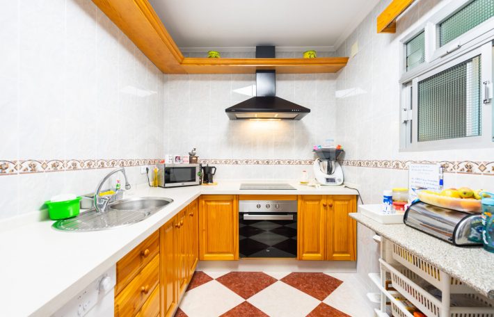 Se vende amplia vivienda de 234 m² situada en una excelente zona, ideal para familias.