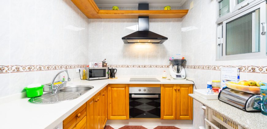 Se vende amplia vivienda de 234 m² situada en una excelente zona, ideal para familias.