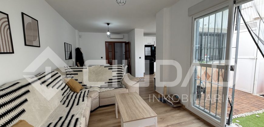 Casa adosada con sótano, patio y azotea – Zona Bulevar