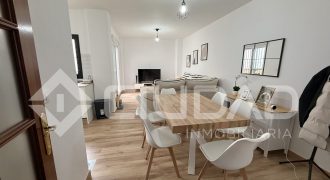 Casa adosada con sótano, patio y azotea – Zona Bulevar