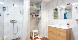 Se vende amplia vivienda de 234 m² situada en una excelente zona, ideal para familias.