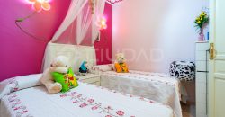 Se vende amplia vivienda de 234 m² situada en una excelente zona, ideal para familias.