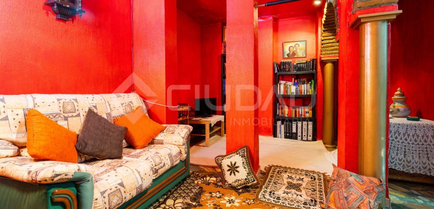 Se vende amplia vivienda de 234 m² situada en una excelente zona, ideal para familias.
