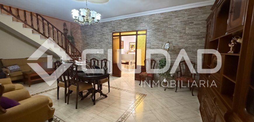 Casa con gran amplitud – Zona del Castillo