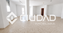 Local comercial en esquina – Avda. Miguel Hernández