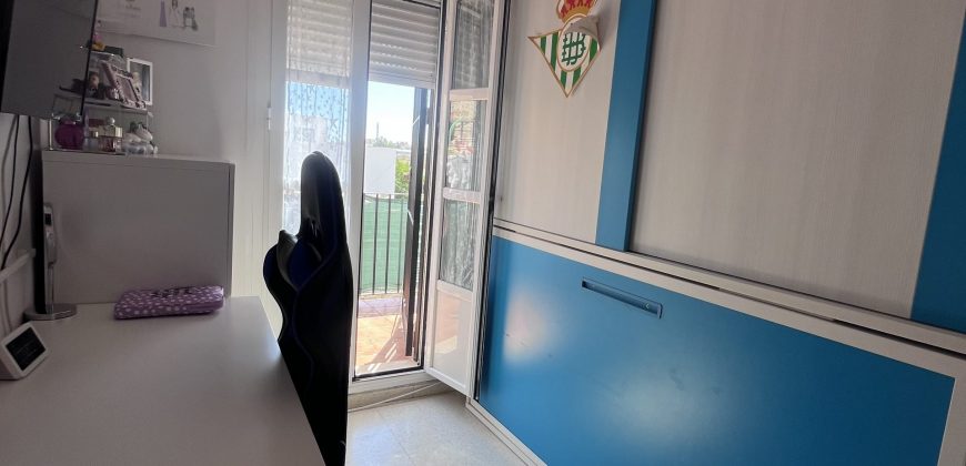 CASA ADOSADA EN ZONA VENTA DEL SOL