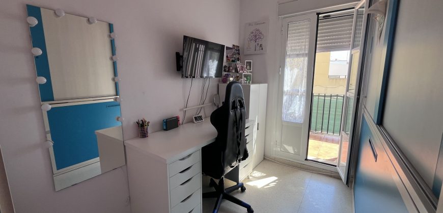 CASA ADOSADA EN ZONA VENTA DEL SOL