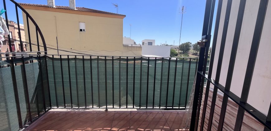 CASA ADOSADA EN ZONA VENTA DEL SOL