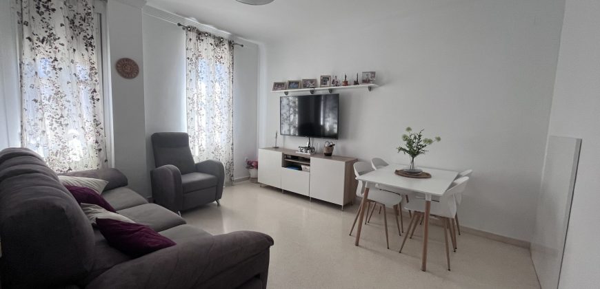 CASA ADOSADA EN ZONA VENTA DEL SOL